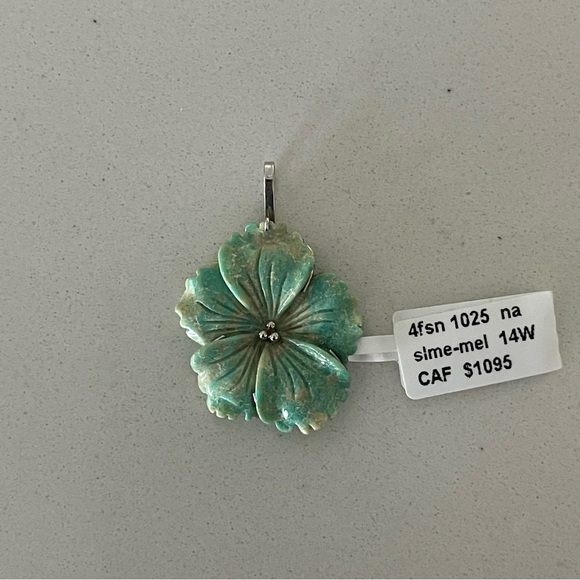 One of a kind Natural Turquoise Carved 14kt white gold pendant - Picture 4 of 9